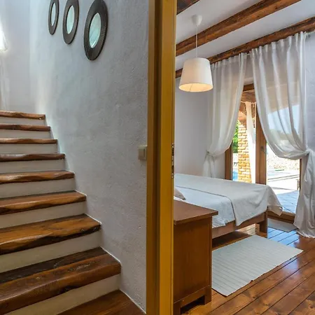 Wish With Heated Pool Villa Cabrunici