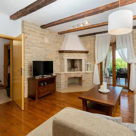 Wish With Heated Pool Villa Cabrunici