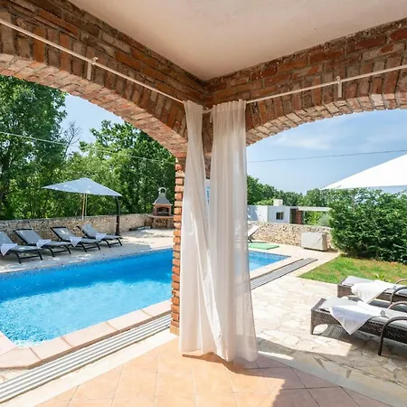 וילה Wish With Heated Pool