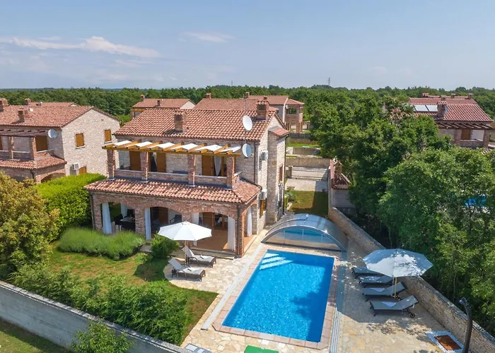 Villa Wish With Heated Pool Cabrunici