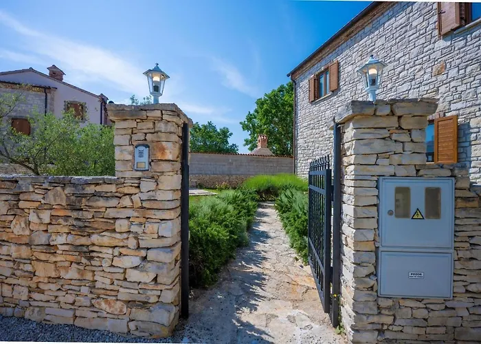 Wish With Heated Pool Villa
